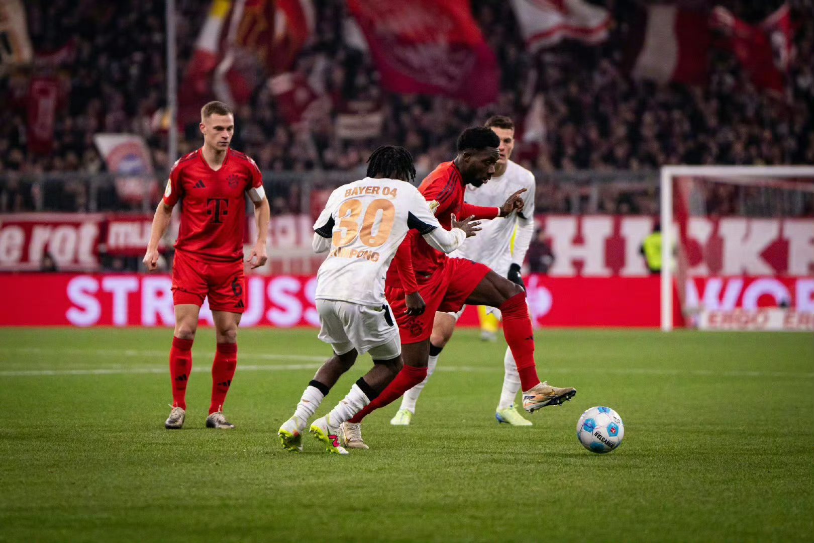 拜仁巅峰之战获胜，欧国联赛震撼全场