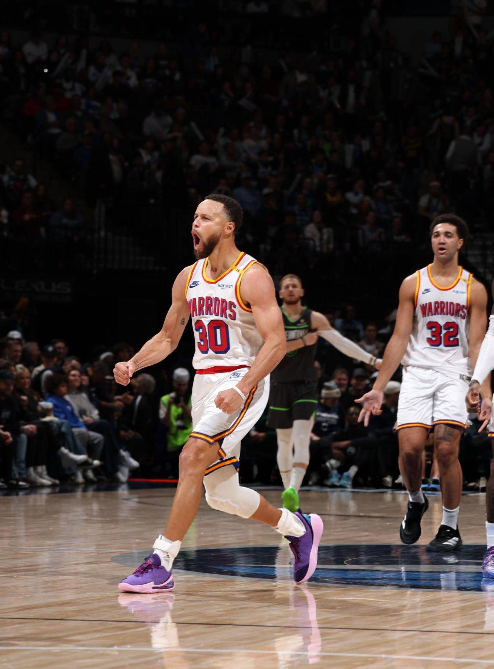 关于库里复出首战，复出首战轰40分状态火爆，助攻爆棚成为焦点！的信息